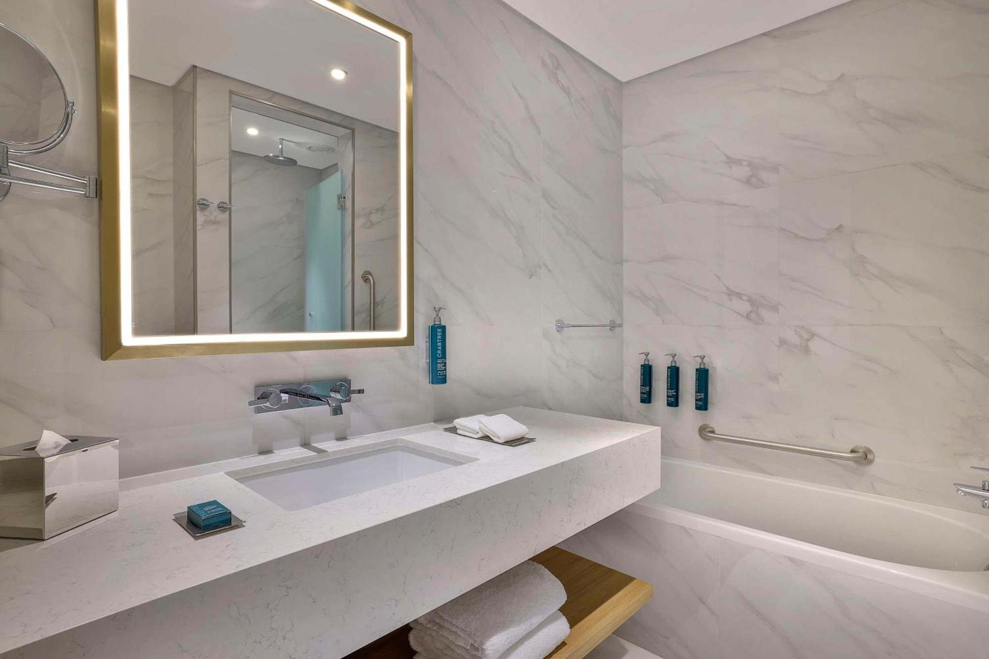 Hilton Garden Inn Dubai Business Bay Exterior photo